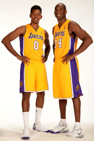 频繁受邀出 频繁受邀出